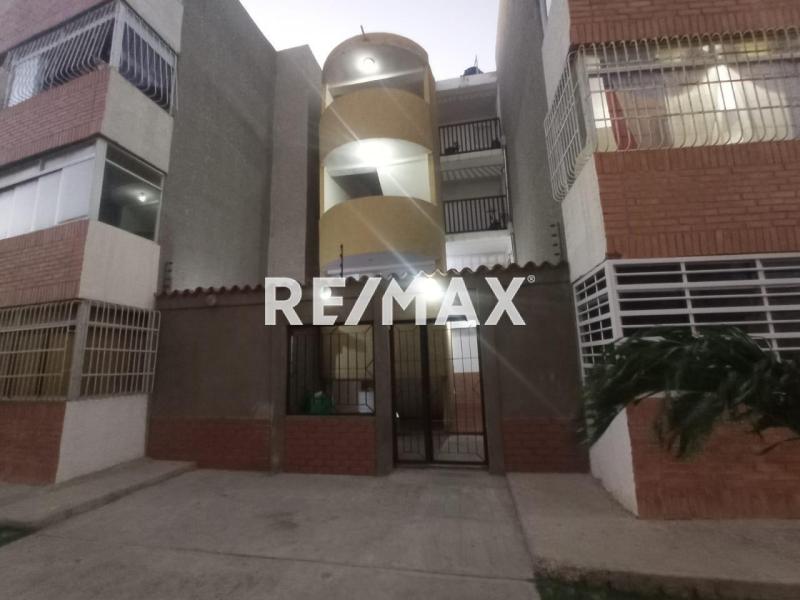 APARTAMENTO EN ALQUILER BALCONES DE PARAGUANA II