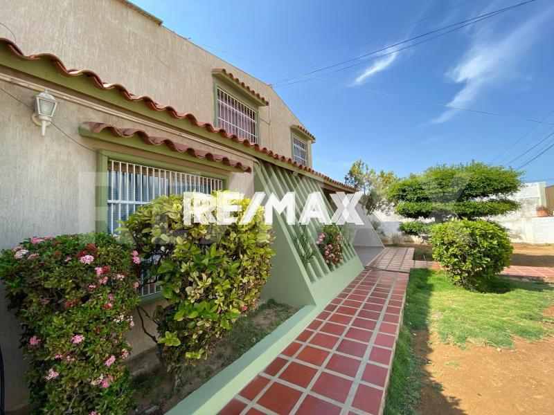 CASA EN VENTA EN LA PUERTA MARAVEN