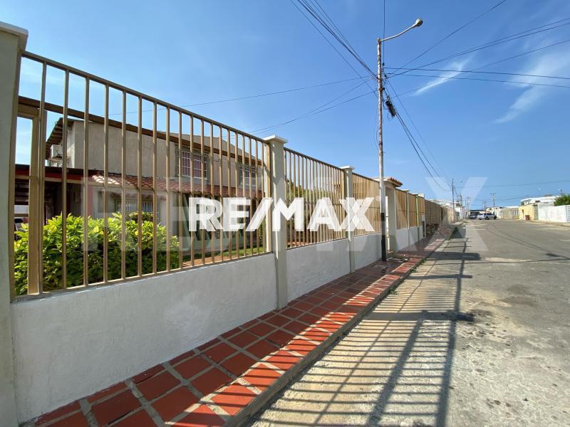 CASA EN VENTA EN LA PUERTA MARAVEN