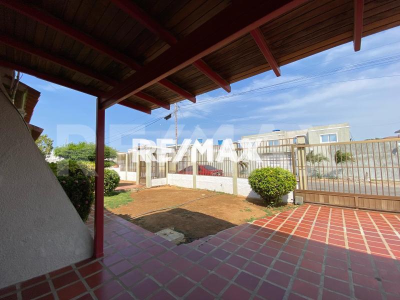 CASA EN VENTA EN LA PUERTA MARAVEN