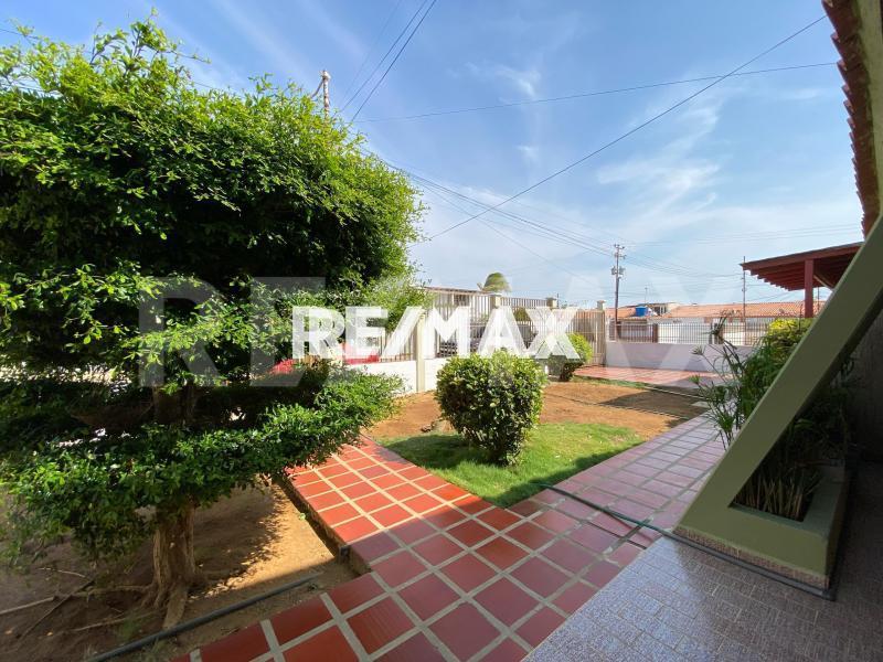 CASA EN VENTA EN LA PUERTA MARAVEN