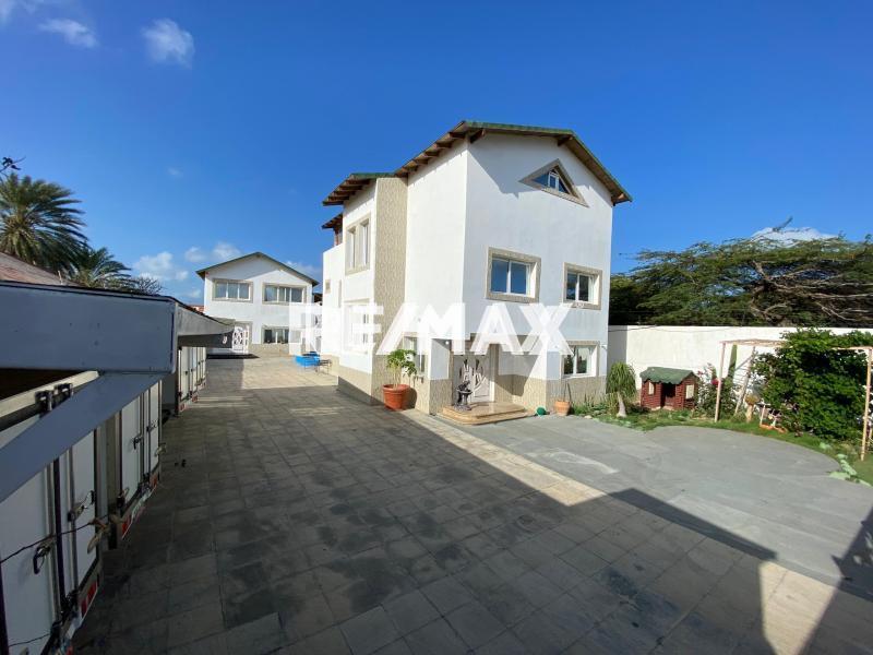 2 Town House en Venta Urb. Zarabón.