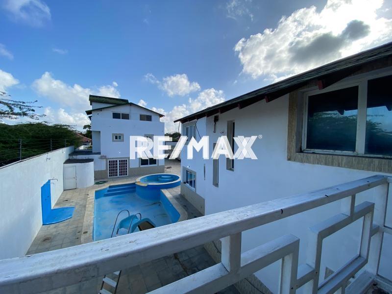 2 Town House en Venta Urb. Zarabón.