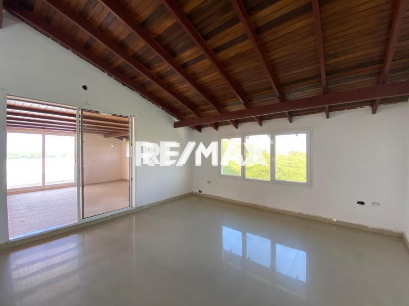 2 Town House en Venta Urb. Zarabón.