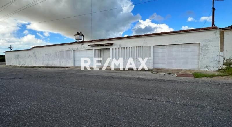 Casa en Venta, Urb. Santa Irene.