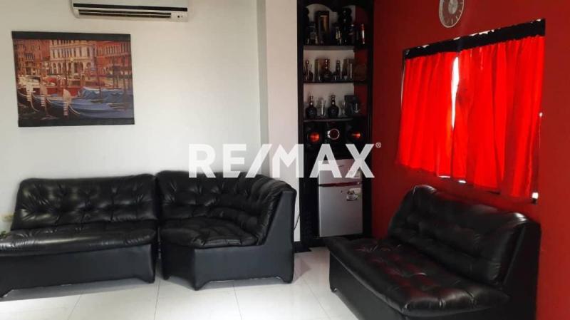 Hotel en Venta, Calle Ecuador, Centro de Punto Fijo.