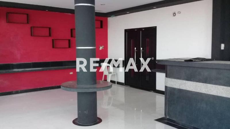 Hotel en Venta, Calle Ecuador, Centro de Punto Fijo.