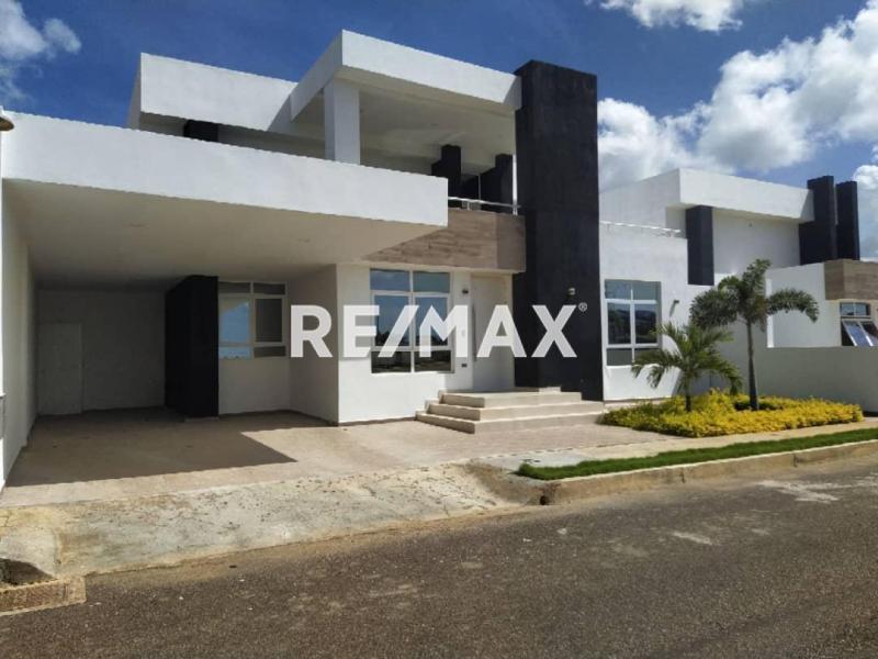 Townhouse en Venta, Conj. Res. Jardín Las Virtudes.