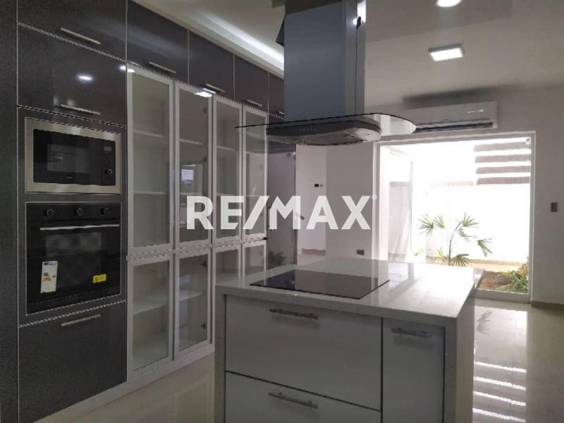 Townhouse en Venta, Conj. Res. Jardín Las Virtudes.