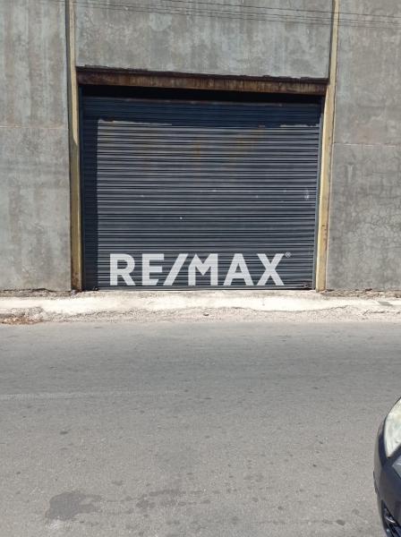 En Alquiler Galpon Comercial Calle Sucre en el Centro de Punto Fijo