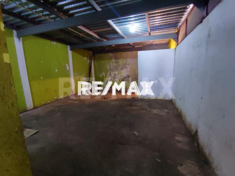 Local Comercial en Alquiler, Calle Colombia, Centro de Punto Fijo.