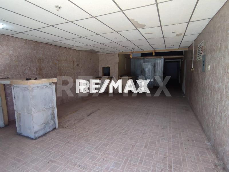Local Comercial en Alquiler, Calle Colombia, Centro de Punto Fijo.