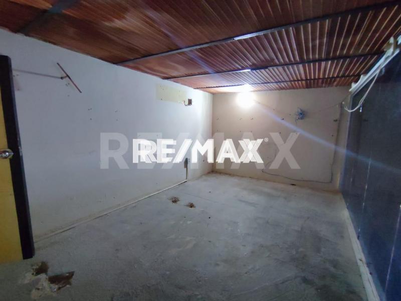 Local Comercial en Alquiler, Calle Colombia, Centro de Punto Fijo.