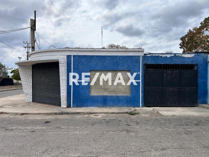 SE VENDE LOCAL EN PUERTA MARAVEN