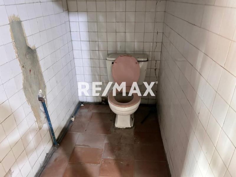 SE VENDE LOCAL EN PUERTA MARAVEN