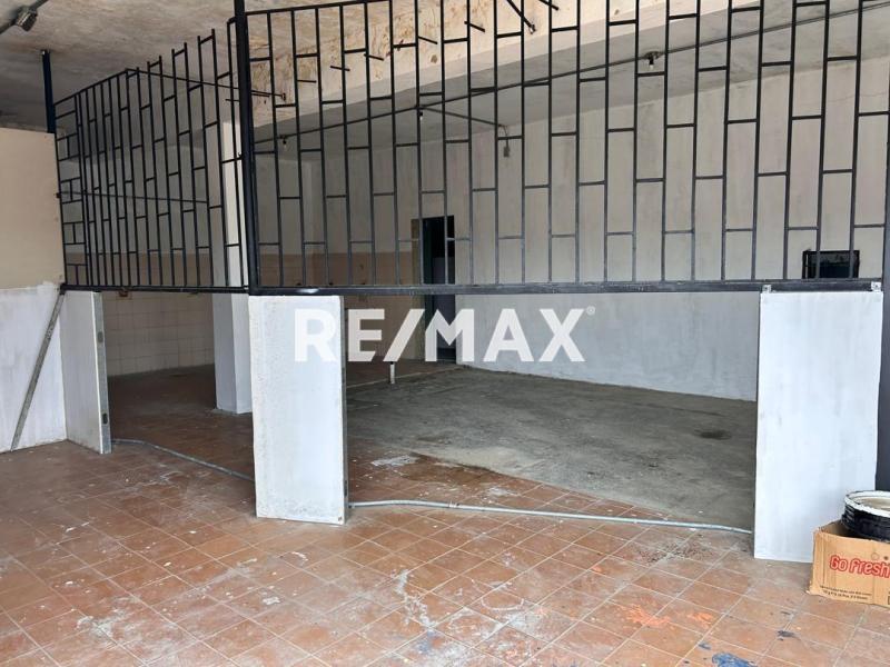 SE VENDE LOCAL EN PUERTA MARAVEN
