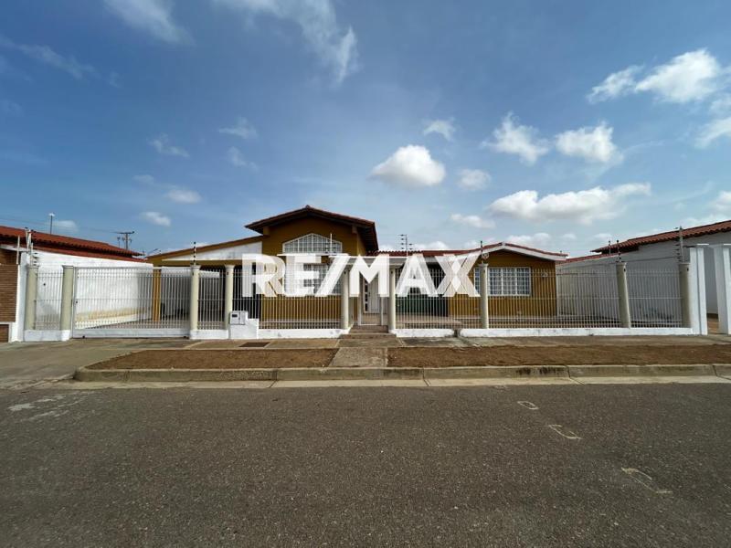 EN VENTA, HERMOSA CASA EN JUDIBANA