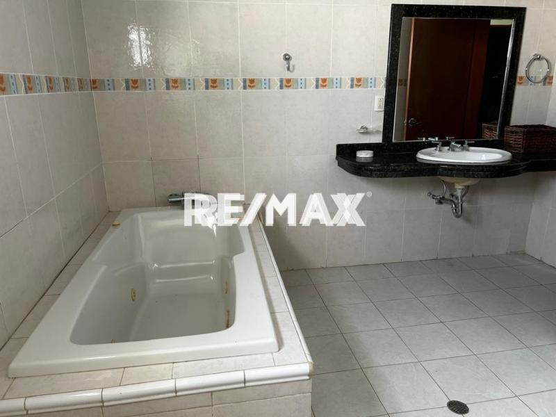 EN VENTA, HERMOSA CASA EN JUDIBANA