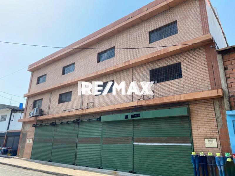 Edificio en Venta, Centro de Punto Fijo.