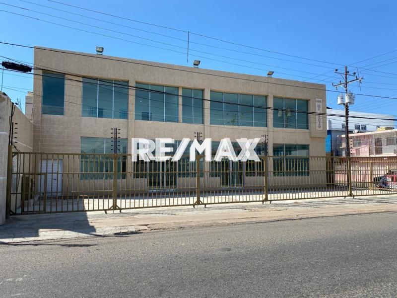 Edificio en Venta, Calle Bolivia con Ayacucho, Centro de Punto Fijo.