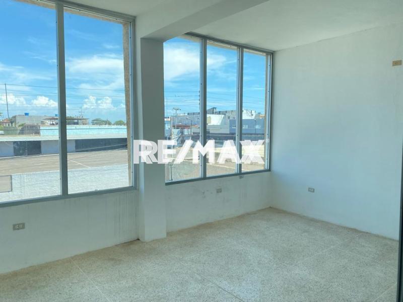Edificio en Venta, Calle Bolivia con Ayacucho, Centro de Punto Fijo.