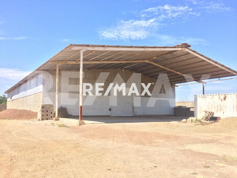 EN VENTA GALPÓN CON TERRENO, SECTOR SANTA ELENA.