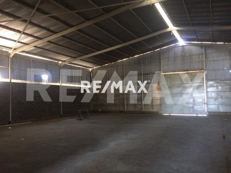 EN VENTA GALPÓN CON TERRENO, SECTOR SANTA ELENA.