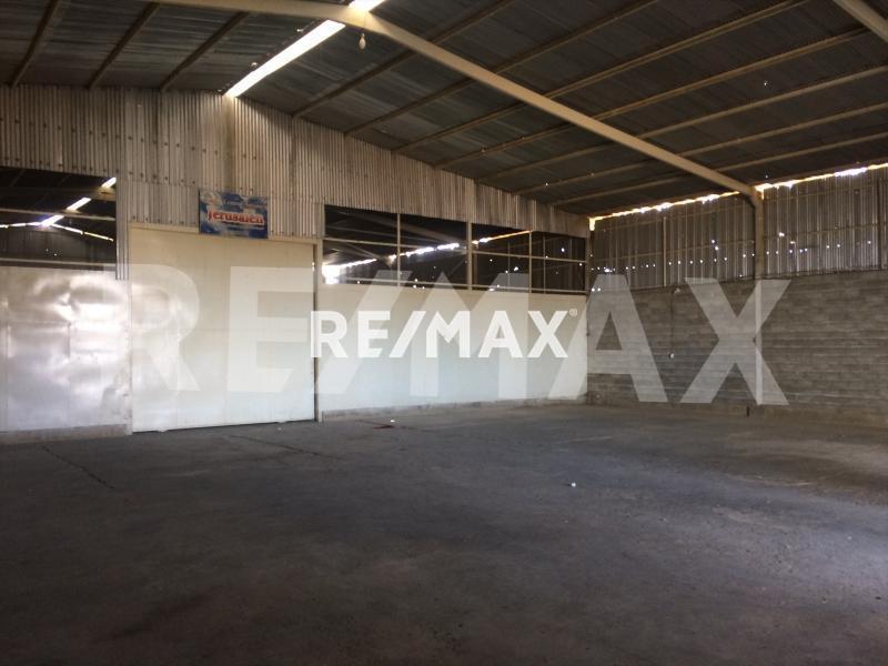 EN VENTA GALPÓN CON TERRENO, SECTOR SANTA ELENA.