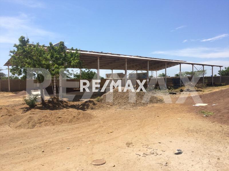 EN VENTA GALPÓN CON TERRENO, SECTOR SANTA ELENA.