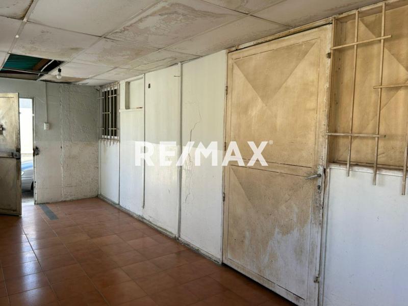 Galpon Industrial-comercial, con ubicacion entre las Avenidas Jacinto Lara y Pomarrosa