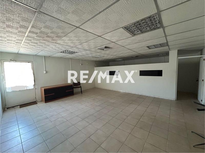 Galpon Industrial-comercial, con ubicacion entre las Avenidas Jacinto Lara y Pomarrosa