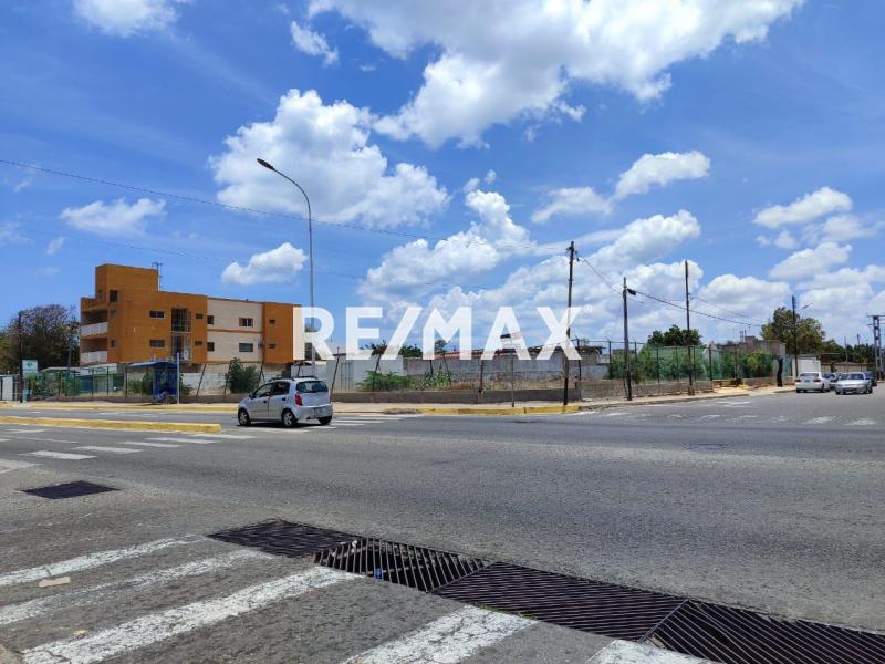 Terreno en Venta, Avenida Tachira.