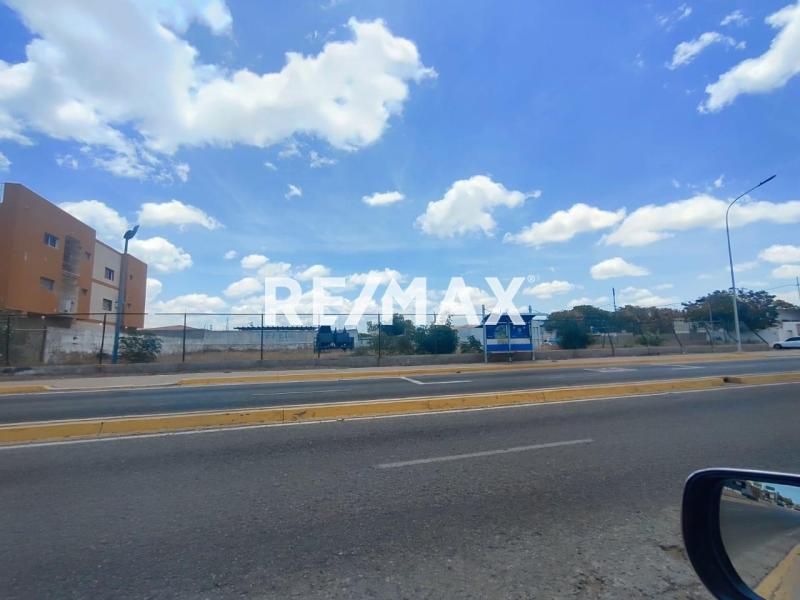 Terreno en Venta, Avenida Tachira.