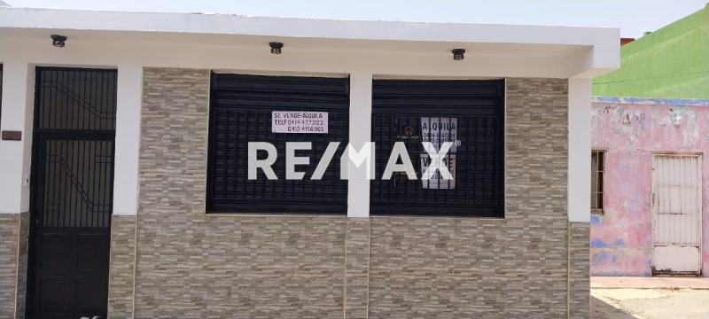 Casa en Venta, con local comercial casco central de Punto Fijo,