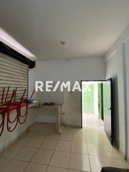 Casa en Venta, con local comercial casco central de Punto Fijo,