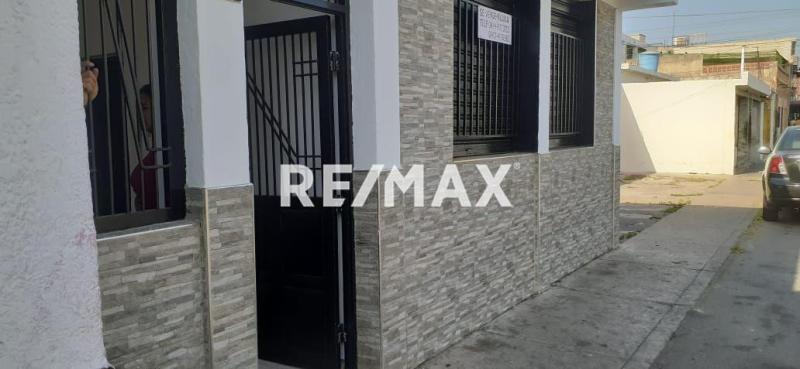 Casa en Venta, con local comercial casco central de Punto Fijo,