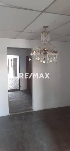 Casa en Venta, con local comercial casco central de Punto Fijo,