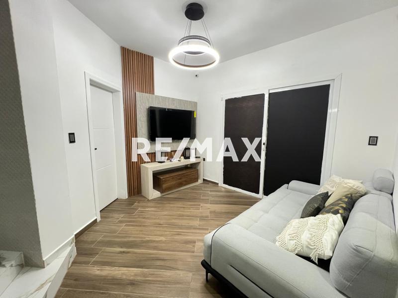 Moderno y excelente Tonwhouse en Venta en Conjunto cerrado