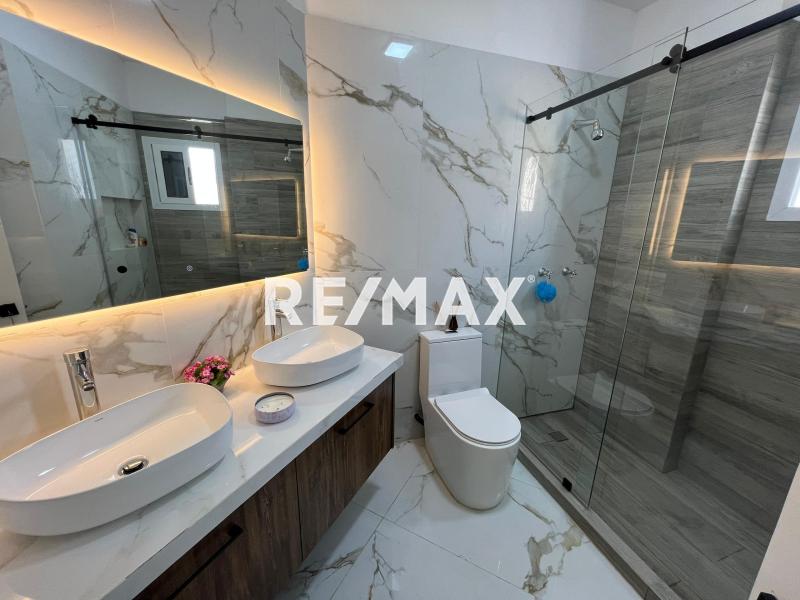 Moderno y excelente Tonwhouse en Venta en Conjunto cerrado