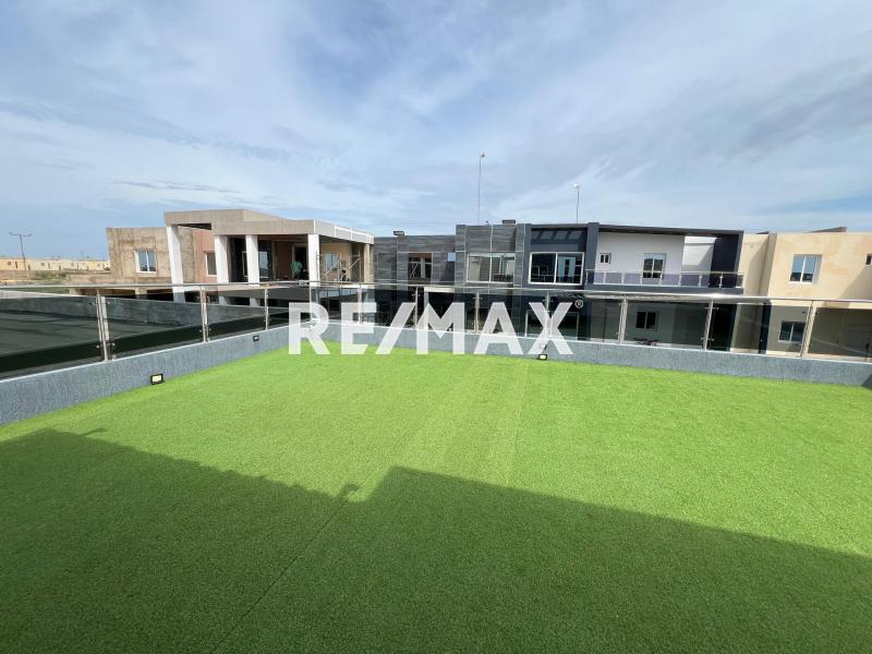 Moderno y excelente Tonwhouse en Venta en Conjunto cerrado