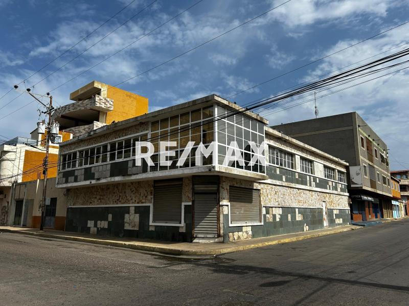 Edificio comercial en venta, centro de Punto Fijo