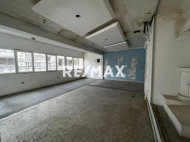 Edificio comercial en venta, centro de Punto Fijo