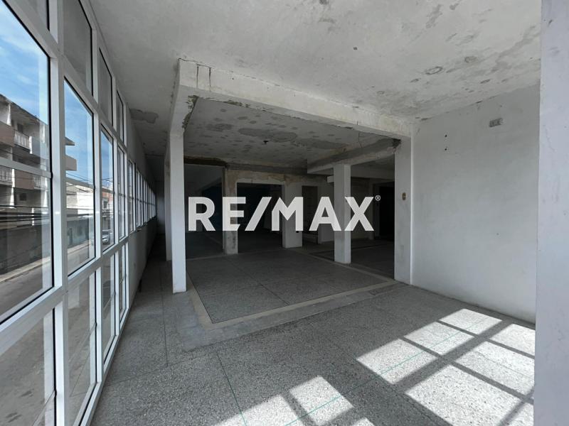 Edificio comercial en venta, centro de Punto Fijo