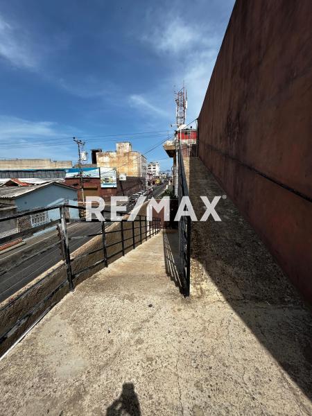 Edificio comercial en venta, centro de Punto Fijo