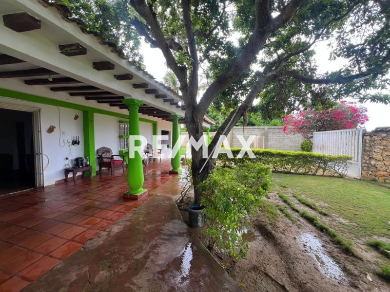 CASA EN VENTA ADICORA