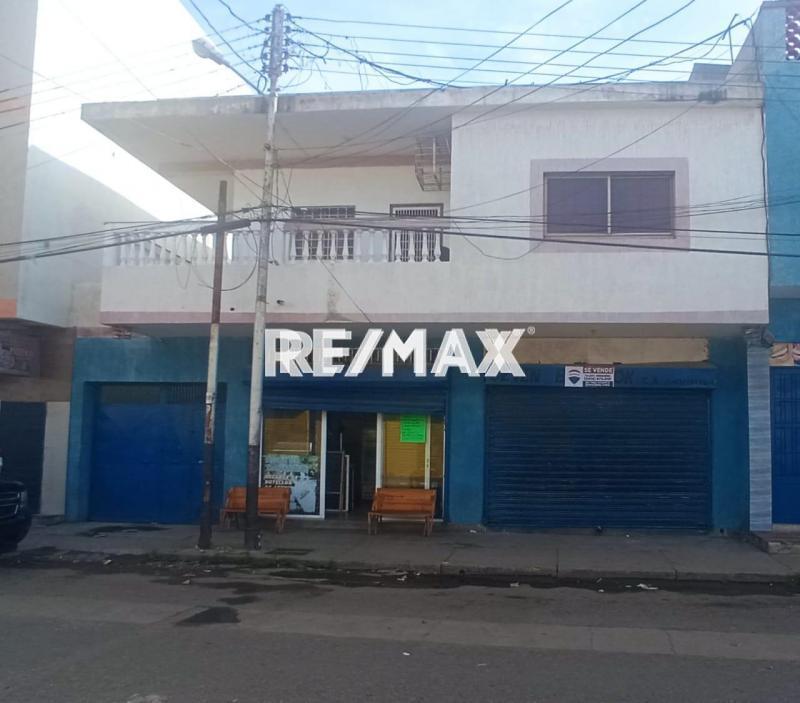 En Venta Edificio Comercial, Centro de Punto Fijo.