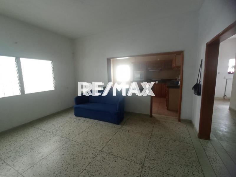 En Venta Edificio Comercial, Centro de Punto Fijo.