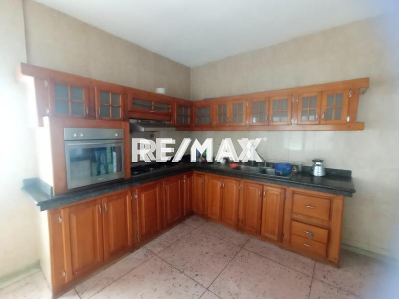En Venta Edificio Comercial, Centro de Punto Fijo.