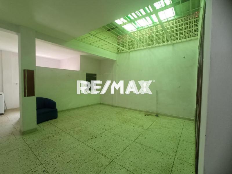 En Venta Edificio Comercial, Centro de Punto Fijo.