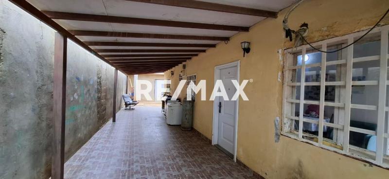 casa  y dos anexos en venta en casco central de Los Taques amoblada y equipada